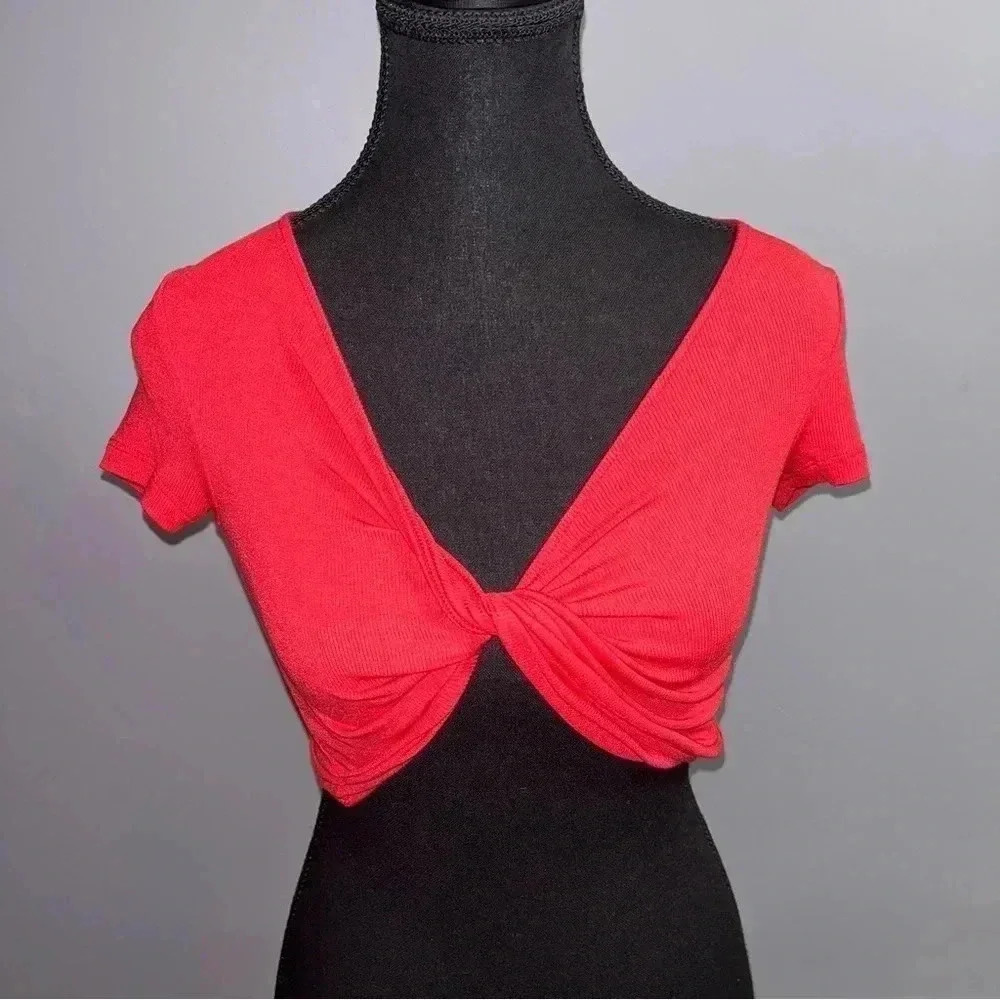 Aritzia - Sunday Best Crop Top